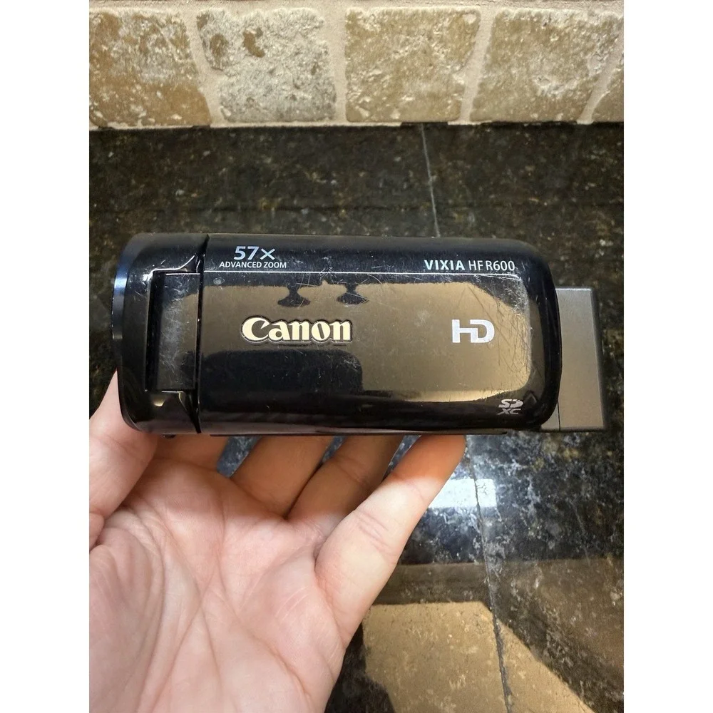 Canon‎ VIXIA HF R600 Video Camcorder Camera Full HD 57x Zoom CMOS